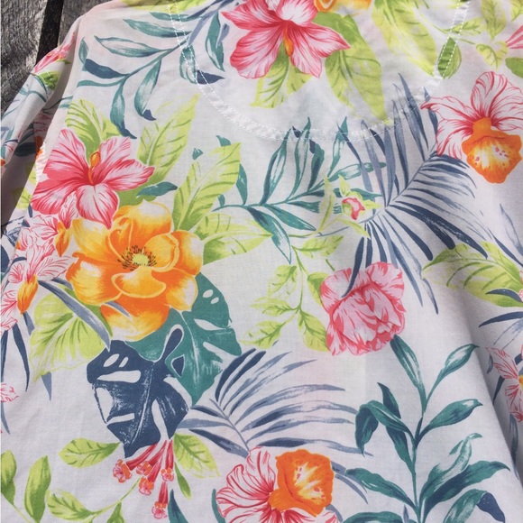 Liz Claiborne Tropical Vibes Button Up Top - Picture 5 of 8